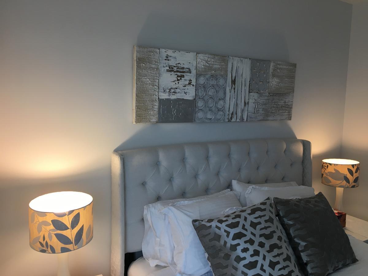 The Altitude Apartment Vancouver Bagian luar foto