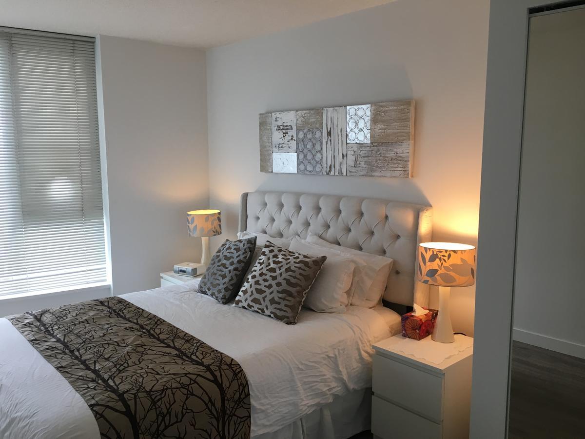 The Altitude Apartment Vancouver Bagian luar foto